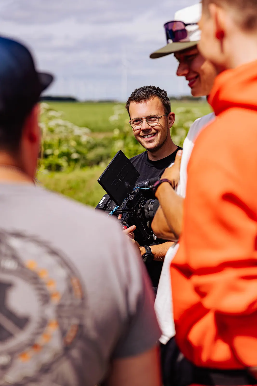 Lachen op de set tussen de opnames